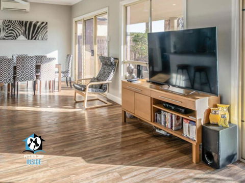 Renovated Beautiful Holiday Home With A Private Beach & Stunning Views! - Holiday Adelaide 2