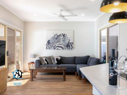 Renovated Beautiful Holiday Home With A Private Beach & Stunning Views! - Holiday Adelaide 3
