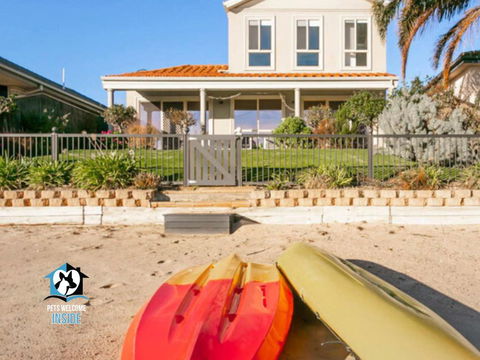 Renovated Beautiful Holiday Home With A Private Beach & Stunning Views! - Holiday Adelaide 1