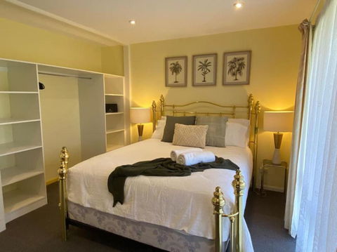 Reel & Relax: 3BR Beach House - Fish, Swim, Surf - Holiday Adelaide 2
