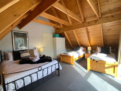 Reel & Relax: 3BR Beach House - Fish, Swim, Surf - Holiday Adelaide 3