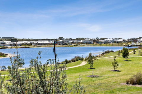 REFLECTIONS At Lonsdale - Holiday Adelaide 1