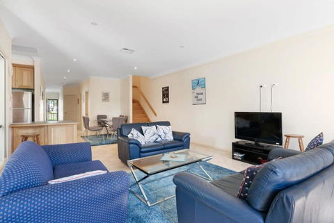 Relax On Charles St - 4A Charles Street Port Elliot - BYO Linen - Holiday Adelaide 1