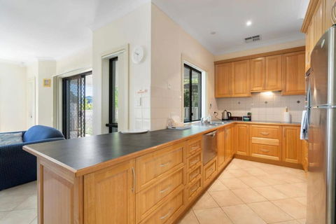 Relax On Charles St - 4A Charles Street Port Elliot - BYO Linen - Holiday Adelaide 3