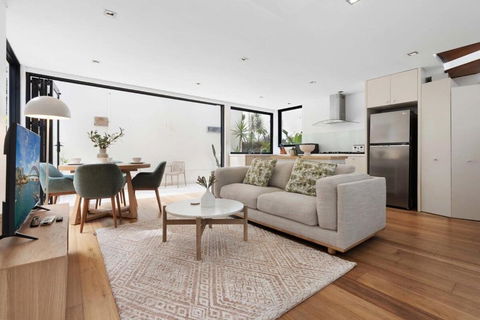 Relaxed Beachside Townhouse - Holiday Adelaide 0