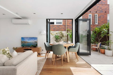 Relaxed Beachside Townhouse - Holiday Adelaide 1
