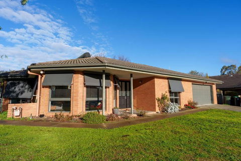 Relaxing 3bd In Tranquil Setting - Holiday Adelaide 0
