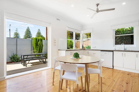 Relaxing 3BR Beachside Haven Grange - Holiday Adelaide 0