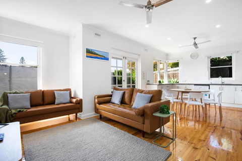 Relaxing 3BR Beachside Haven Grange - Holiday Adelaide 1