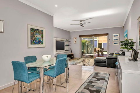 Relaxing Getaway Steps From Grange Beach - Holiday Adelaide 0