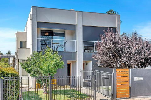 Relaxing Getaway Steps From Grange Beach - Holiday Adelaide 2