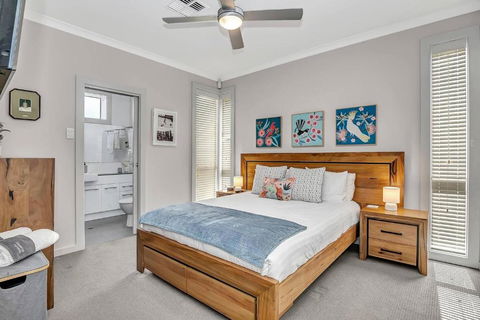 Relaxing Getaway Steps From Grange Beach - Holiday Adelaide 3