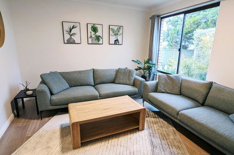 Relaxing Home Close To Nature - Holiday Adelaide 1