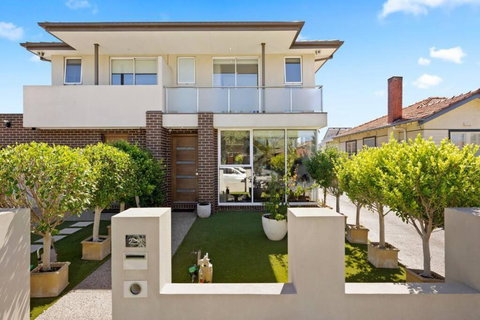 Renovated Bright Modern Retreat - Holiday Adelaide 0