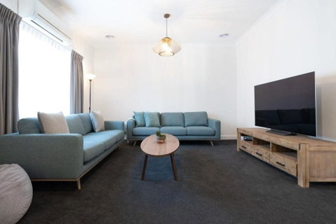 Renovated Delight In Invermay - Holiday Adelaide 0