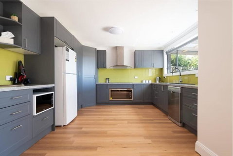 Renovated Delight In Invermay - Holiday Adelaide 2