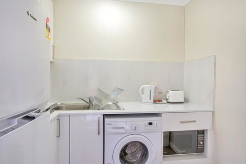 Renovated Stylish Studio - Holiday Adelaide 3