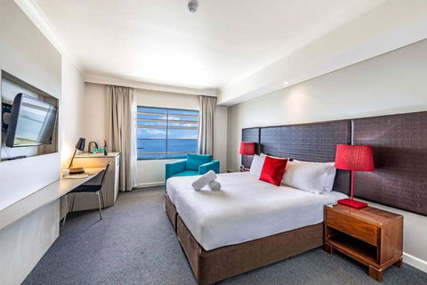 Resort Style King Pad With Sparkling Sea Views - Holiday Adelaide 0