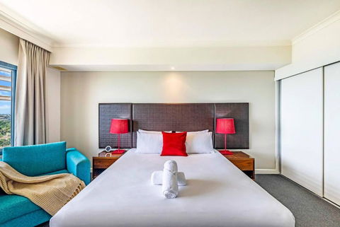 Resort Style King Pad With Sparkling Sea Views - Holiday Adelaide 3