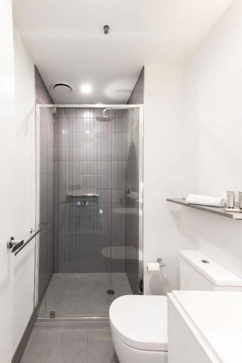 Resort Style Living 2 Bed Apt With Pool BBQ - Holiday Adelaide 2