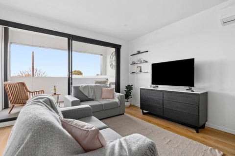 Retreat On Bellerine I 2BR Apartment I Geelong CBD - Holiday Adelaide 0