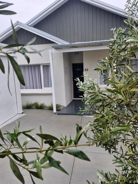 Retreat - Holiday Adelaide 0