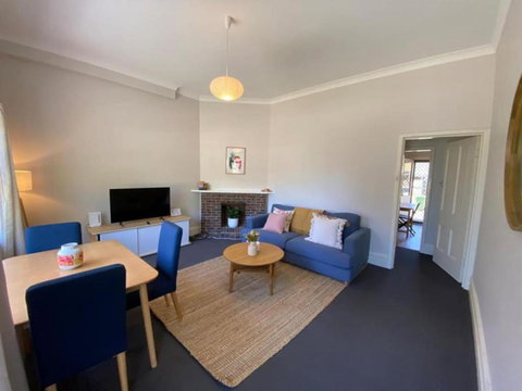 Retro Apt 6 Mins To Victoria Quay - Holiday Adelaide 0