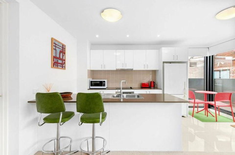 Right In The Centre Of Town - Holiday Adelaide 2