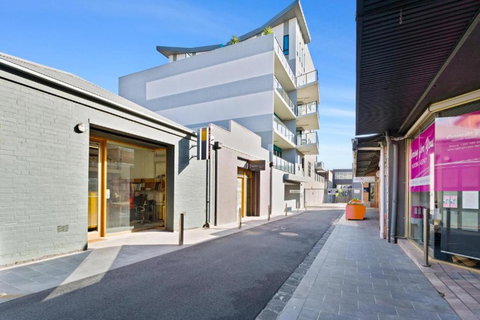 Right In The Centre Of Town - Holiday Adelaide 3