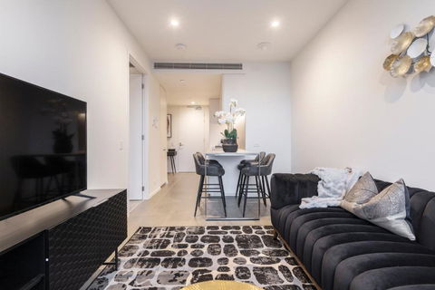 Ritzy Apartment In Iconic Australia 108 With Views - Holiday Adelaide 2