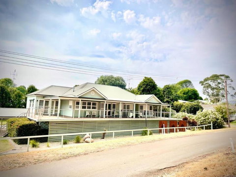 River Front On Hennessy - Holiday Adelaide 0