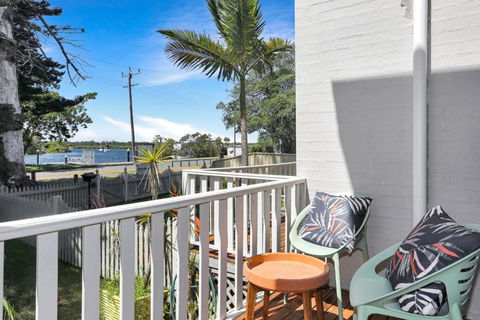 River Tonic - Holiday Adelaide 0