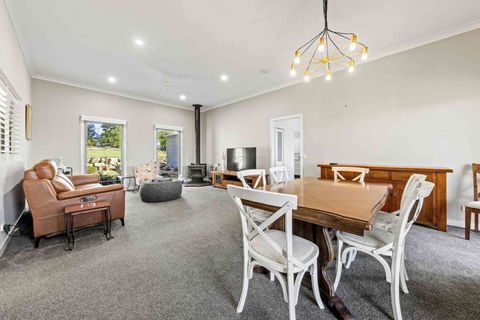 Riverbend Ranch - Holiday Adelaide 1