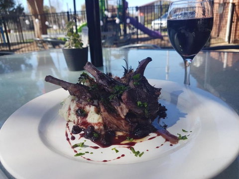 Riverina Hotel - Holiday Adelaide 3