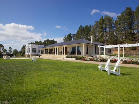 Riversdale Estate Cottages - Holiday Adelaide 0