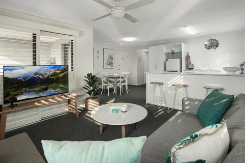 Riverside Location, Noosa Sound - Holiday Adelaide 1