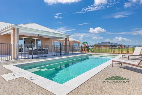 Riverside Meadows - Holiday Adelaide 0