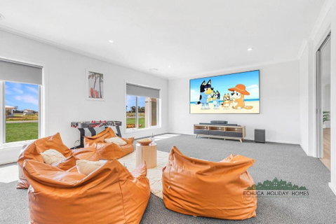 Riverside Meadows - Holiday Adelaide 1