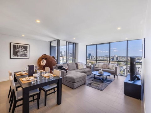 Riverview 2BR Delicate Apt, 1min To Train Station - Holiday Adelaide 0
