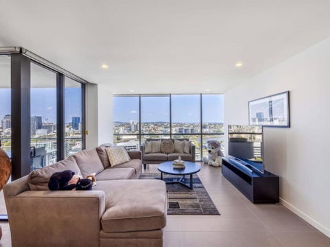 Riverview 2BR Delicate Apt, 1min To Train Station - Holiday Adelaide 1