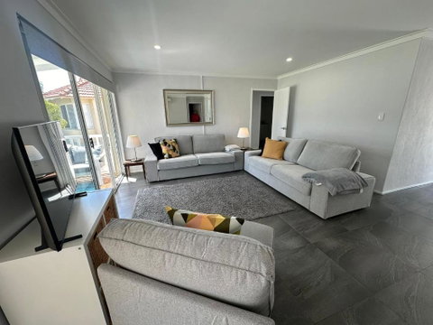 Riverview - South Yunderup - Holiday Adelaide 3