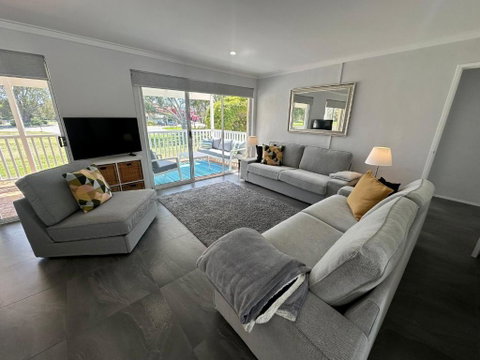 Riverview - South Yunderup - Holiday Adelaide 1