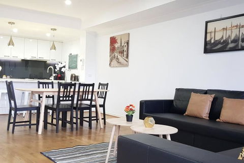 RiverView Spacious 3BR2Bath2Car WifiPoolGym Crown - Holiday Adelaide 2