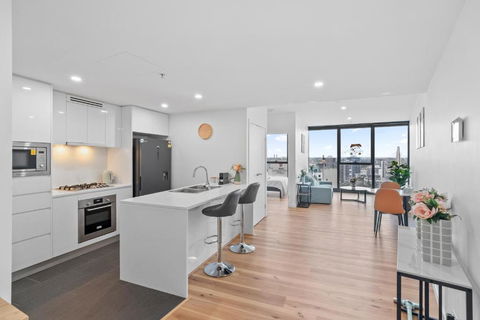 RiverViews 1BR 1BA Skytower Apt With Pool, Gym, Sauna - Holiday Adelaide 1