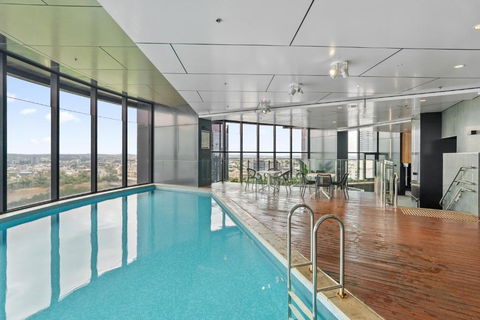 RiverViews 1BR 1BA Skytower Apt With Pool, Gym, Sauna - Holiday Adelaide 3