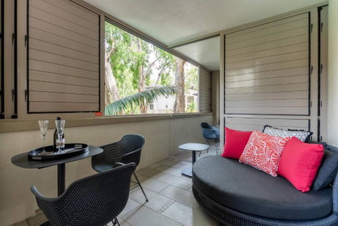 Rose At Temple Palm Cove - A Poolside Paradise - Holiday Adelaide 2