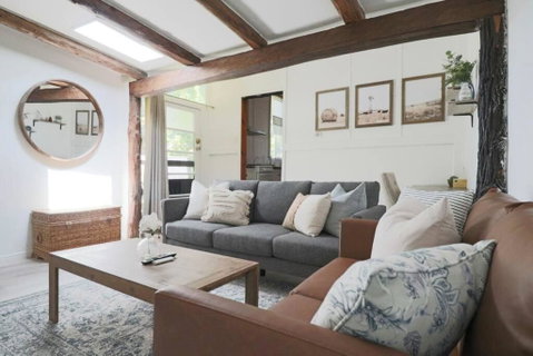 Rustic Chic 200 Metres From CBD - Holiday Adelaide 0