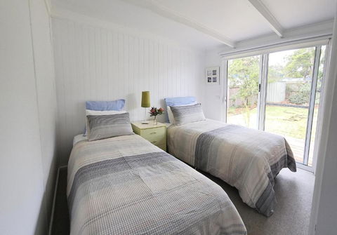 Saltbush - Ideally Located And Modernised MCM Beach House - Holiday Adelaide 1
