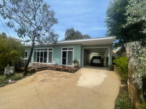 Saltbush - Ideally Located And Modernised MCM Beach House - Holiday Adelaide 0