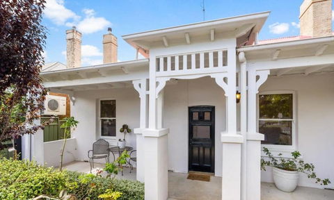 Roseland Cottage - CBD Heritage - Holiday Adelaide 0